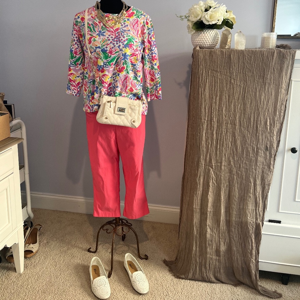 𝔹𝕣𝕚𝕘𝕙𝕥 𝕒𝕟𝕕 ℂ𝕠𝕝𝕠𝕣𝕗𝕦𝕝 𝕆𝕦𝕥𝕗𝕚𝕥 𝔾𝕒𝕝'𝕤 𝕠𝕟 𝕥𝕙𝕖 𝕝𝕠𝕤𝕖